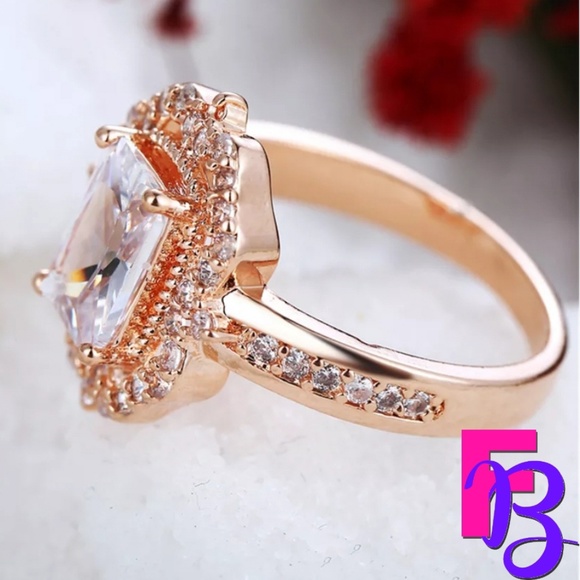 *NEW!* Sizs 8 1.75 CT Emerald Cut Vintage Style Ring - Picture 5 of 10